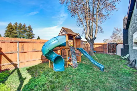 Exterior - 655 Marshall Ct, Vacaville, CA 95687 photo 20 of 23