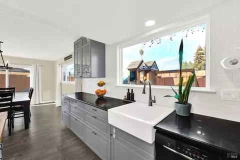 Kitchen - 655 Marshall Ct, Vacaville, CA 95687 photo 9 of 11