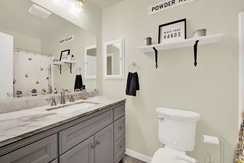 Bath - 655 Marshall Ct, Vacaville, CA 95687 photo 4 of 5
