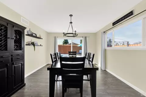 Dining - 655 Marshall Ct, Vacaville, CA 95687 photo 3 of 7