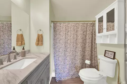 Bath - 655 Marshall Ct, Vacaville, CA 95687 photo 1 of 5