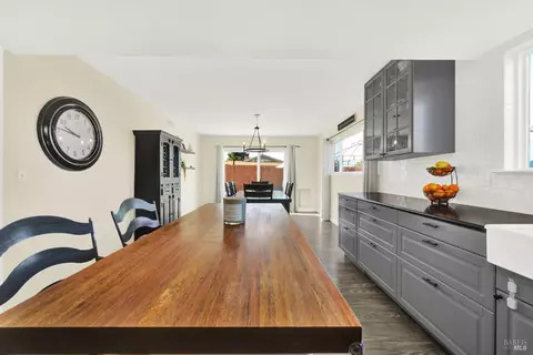 Dining - 655 Marshall Ct, Vacaville, CA 95687 photo 1 of 7