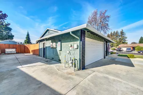 Exterior - 655 Marshall Ct, Vacaville, CA 95687 photo 6 of 23