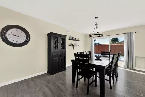 Dining - 655 Marshall Ct, Vacaville, CA 95687 photo 4 of 7