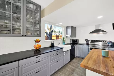 Kitchen - 655 Marshall Ct, Vacaville, CA 95687 photo 4 of 11
