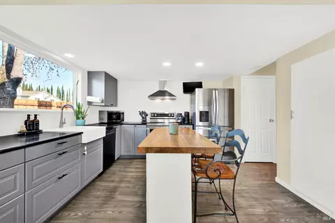 Kitchen - 655 Marshall Ct, Vacaville, CA 95687 photo 5 of 11