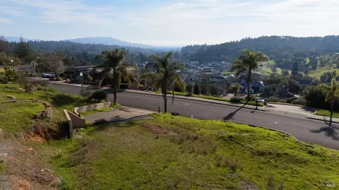 3639 Crown Hill Dr, Santa Rosa, CA 95404