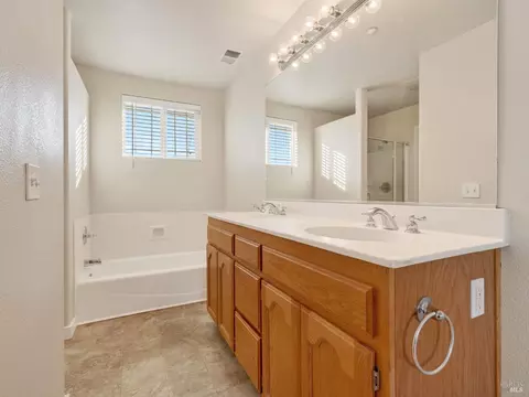 Bath - 36 W Brookside Dr, Cloverdale, CA 95425 photo 1 of 3