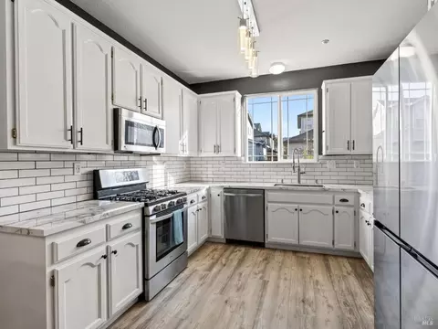 Kitchen - 36 W Brookside Dr, Cloverdale, CA 95425 photo 1 of 4