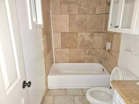 Bath - 1653 Lilac Ln, Willits, CA 95490 photo 2 of 2