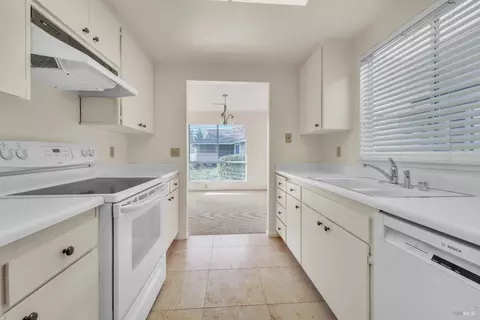Kitchen - 331 Pythian Rd, Santa Rosa, CA 95409 photo 4 of 5