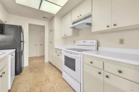 Kitchen - 331 Pythian Rd, Santa Rosa, CA 95409 photo 3 of 5