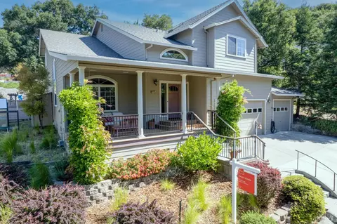 230 Clear Ridge Dr, Healdsburg, CA 95448