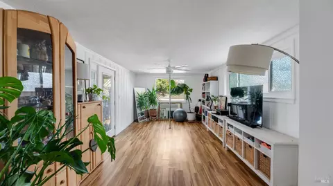 Living - 712 Laurel St, Vallejo, CA 94591 photo 4 of 4