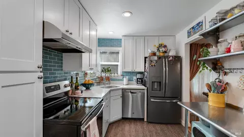 Kitchen - 712 Laurel St, Vallejo, CA 94591 photo 1 of 2