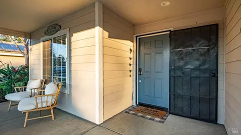 Exterior - 840 Green Dr, Dixon, CA 95620 photo 5 of 11