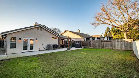Exterior - 840 Green Dr, Dixon, CA 95620 photo 9 of 11