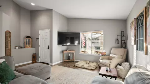 Living - 840 Green Dr, Dixon, CA 95620 photo 1 of 1