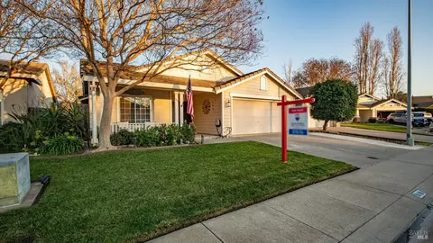 840 Green Dr, Dixon, CA 95620