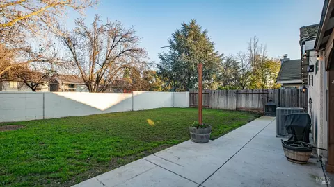 Exterior - 840 Green Dr, Dixon, CA 95620 photo 7 of 11