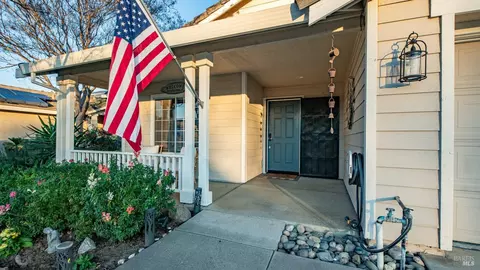Exterior - 840 Green Dr, Dixon, CA 95620 photo 4 of 11