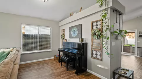 Entry Way - 840 Green Dr, Dixon, CA 95620 photo 1 of 2