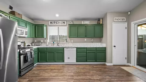 Kitchen - 840 Green Dr, Dixon, CA 95620 photo 2 of 6
