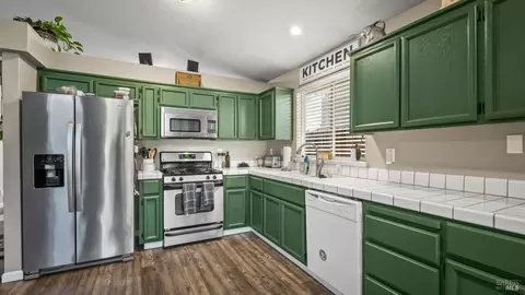 Kitchen - 840 Green Dr, Dixon, CA 95620 photo 4 of 6
