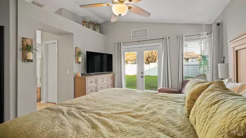 Bedroom - 840 Green Dr, Dixon, CA 95620 photo 2 of 4