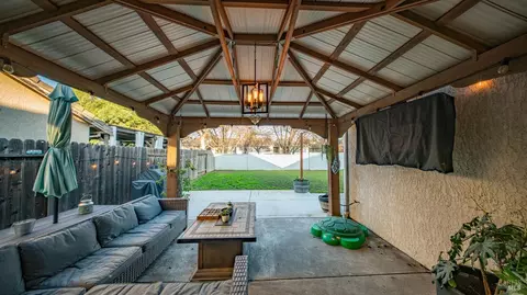 Exterior - 840 Green Dr, Dixon, CA 95620 photo 6 of 11