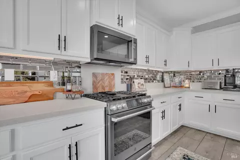 Kitchen - 312 Primrose Dr, Vacaville, CA 95687 photo 9 of 10