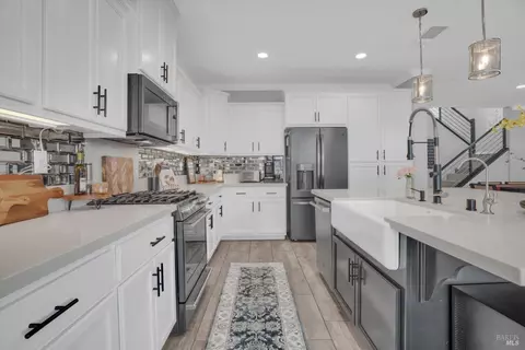Kitchen - 312 Primrose Dr, Vacaville, CA 95687 photo 4 of 10