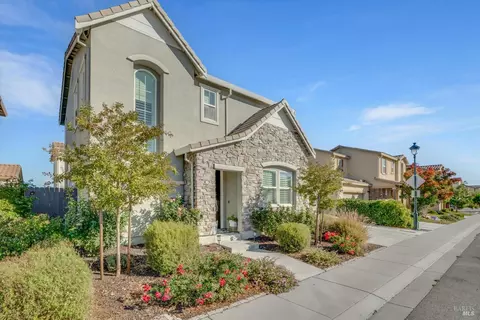 Exterior - 312 Primrose Dr, Vacaville, CA 95687 photo 4 of 7