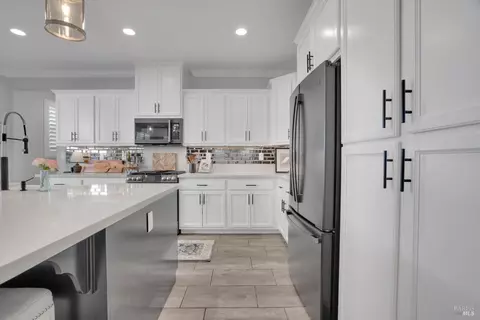 Kitchen - 312 Primrose Dr, Vacaville, CA 95687 photo 7 of 10