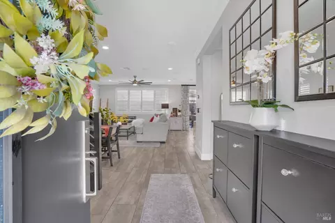 Entry Way - 312 Primrose Dr, Vacaville, CA 95687 photo 1 of 3