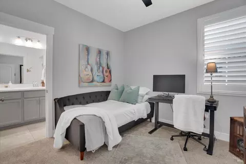 Bedroom - 312 Primrose Dr, Vacaville, CA 95687 photo 4 of 6