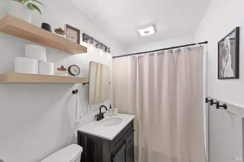 Bath - 456 Buckeye St, Vacaville, CA 95688 photo 1 of 1