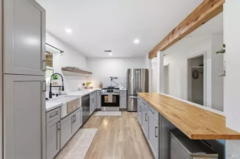 Kitchen - 456 Buckeye St, Vacaville, CA 95688 photo 1 of 6