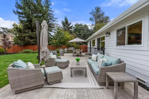 Exterior - 1044 4th Ave, Napa, CA 94559 photo 7 of 24