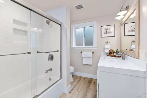 Bath - 1044 4th Ave, Napa, CA 94559 photo 3 of 5