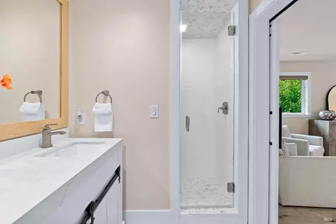 Bath - 1044 4th Ave, Napa, CA 94559 photo 2 of 5