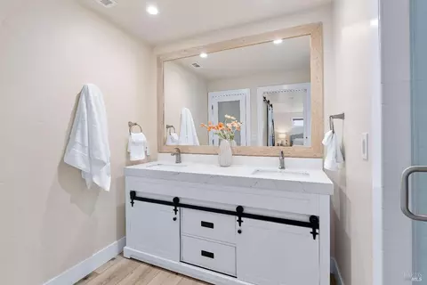 Bath - 1044 4th Ave, Napa, CA 94559 photo 1 of 5