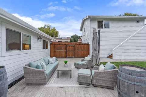 Exterior - 1044 4th Ave, Napa, CA 94559 photo 11 of 24