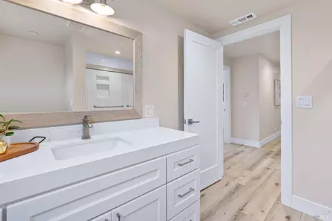 Bath - 1044 4th Ave, Napa, CA 94559 photo 4 of 5
