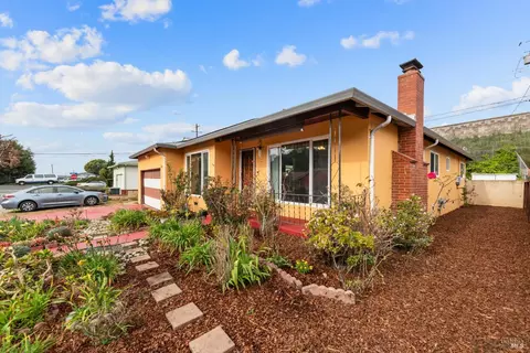 408 Lakeside Dr, Vallejo, CA 94589 photo 3