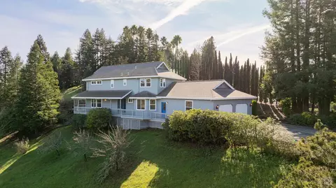 324 Burgundy Rd, Healdsburg, CA 95448