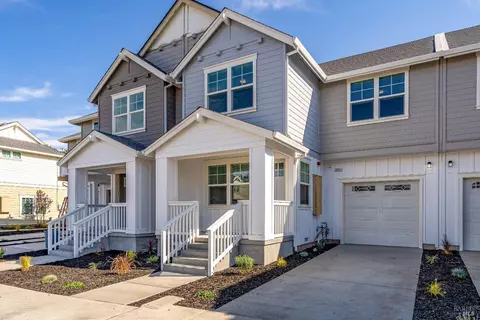 1964 Las Ventanas Dr, Santa Rosa, CA 95407