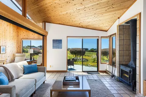 Living - 172 Condor Ct, Bodega Bay, CA 94923 photo 3 of 6