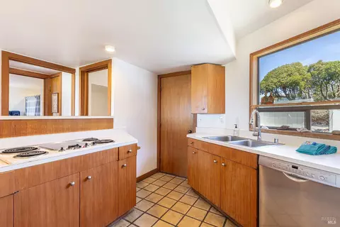 Kitchen - 172 Condor Ct, Bodega Bay, CA 94923 photo 2 of 4