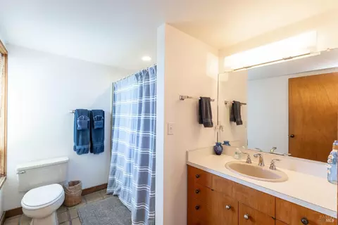 Bath - 172 Condor Ct, Bodega Bay, CA 94923 photo 1 of 3